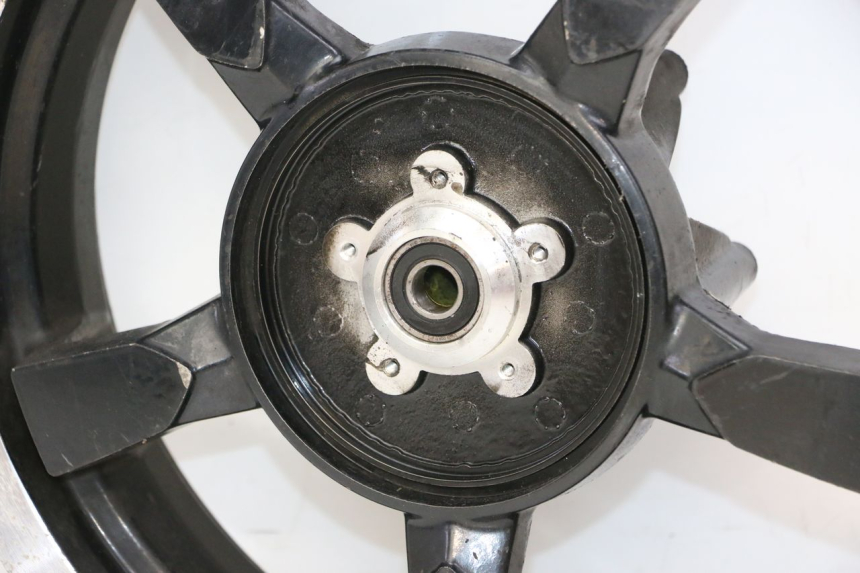 photo de VORDERRADFELGE PEUGEOT SATELIS 125 (2006 - 2009) - Fokus auf die Struktur