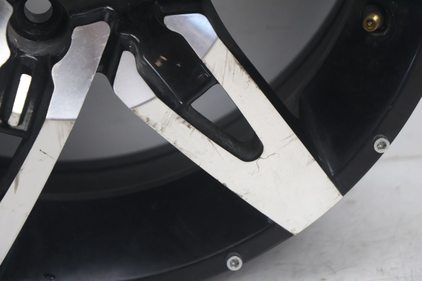 photo de VORDERRADFELGE CAN-AM SPYDER RS 1000 (2008 - 2012) - Details der Befestigungspunkte