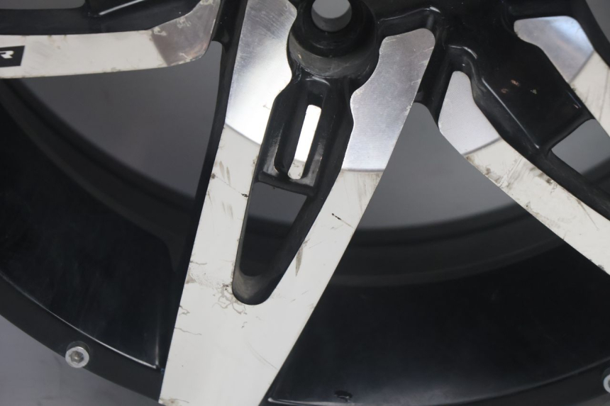 photo de VORDERRADFELGE CAN-AM SPYDER RS 1000 (2008 - 2012) - Oberflächenzustand und Material