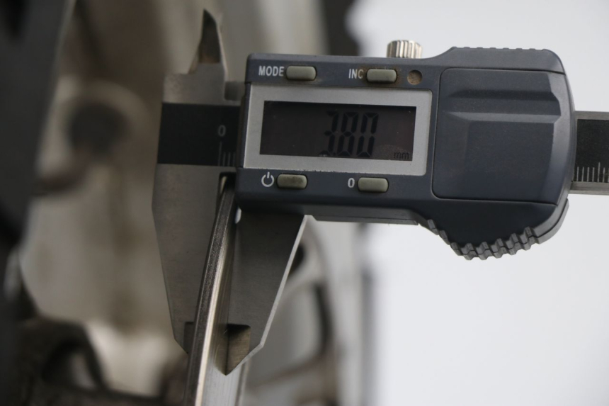 photo de VORDERRADFELGE PEUGEOT SUM UP 125 (2008 - 2013) - Technische Nahaufnahme