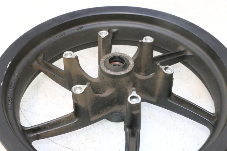 photo de VORDERRADFELGE KYMCO SUPER 8 2T 50 (2007 - 2013) - Technische Nahaufnahme