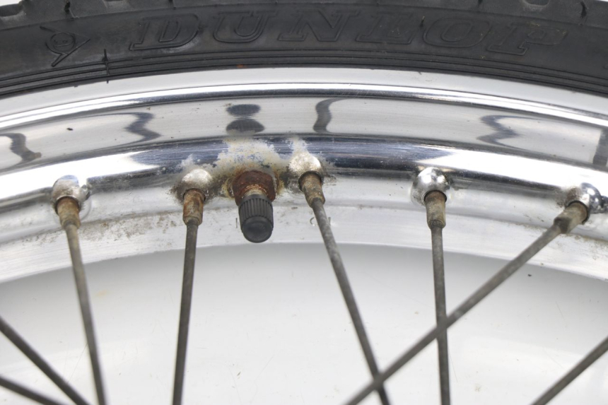 photo de VORDERRADFELGE SUZUKI GN 125 (1997 - 2000) - Details der Befestigungspunkte