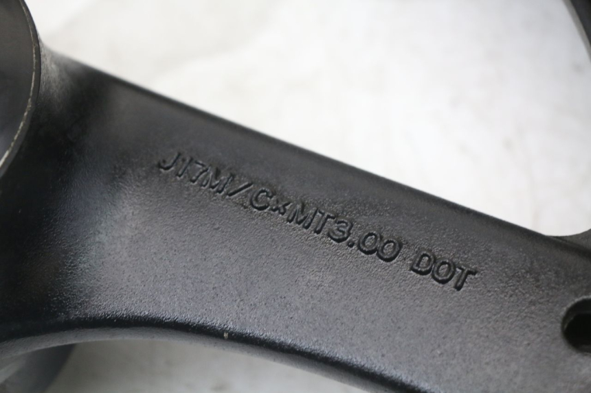 photo de VORDERRADFELGE SUZUKI GS F 500 (2004 - 2007) - Details der Befestigungspunkte