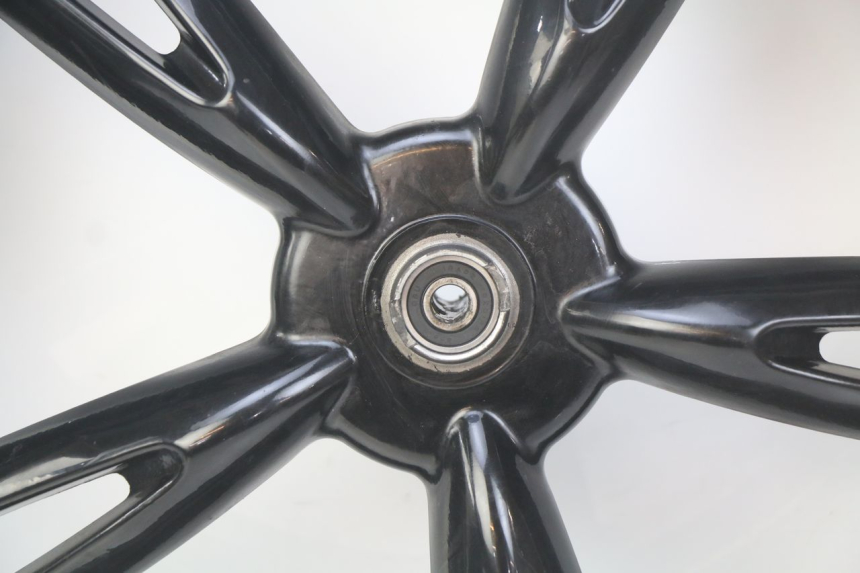 photo de VORDERRAD PEUGEOT TWEET 125 (2010 - 2017) - Details der Befestigungspunkte