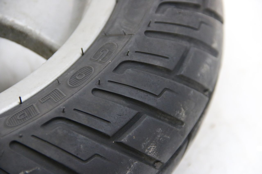 photo de VORDERRADFELGE PIAGGIO VESPA GRANTURISMO 125 (2003 - 2007) - Details der Befestigungspunkte