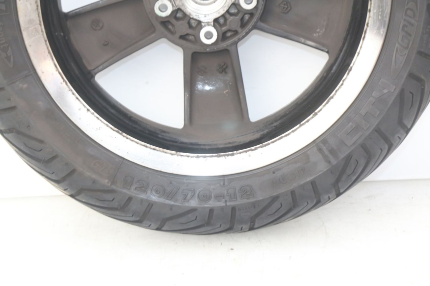 photo de VORDERRADFELGE PIAGGIO VESPA GTS IGET ABS 125 (2017 - 2023) - Charakteristische Merkmale