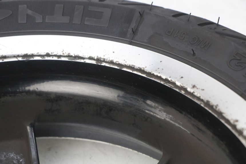 photo de VORDERRADFELGE PIAGGIO VESPA GTS IGET ABS 125 (2017 - 2023) - Zoom auf Gebrauchszustand