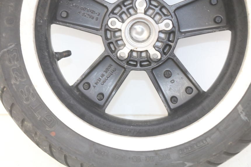 photo de VORDERRAD PIAGGIO VESPA GTS SUPER IE 125 (2009 - 2016) - Details der Befestigungspunkte