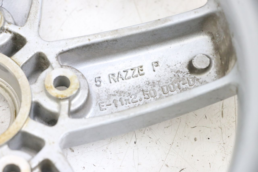 photo de VORDERRAD PIAGGIO VESPA LX 125 (2005 - 2010) - Details der Befestigungspunkte