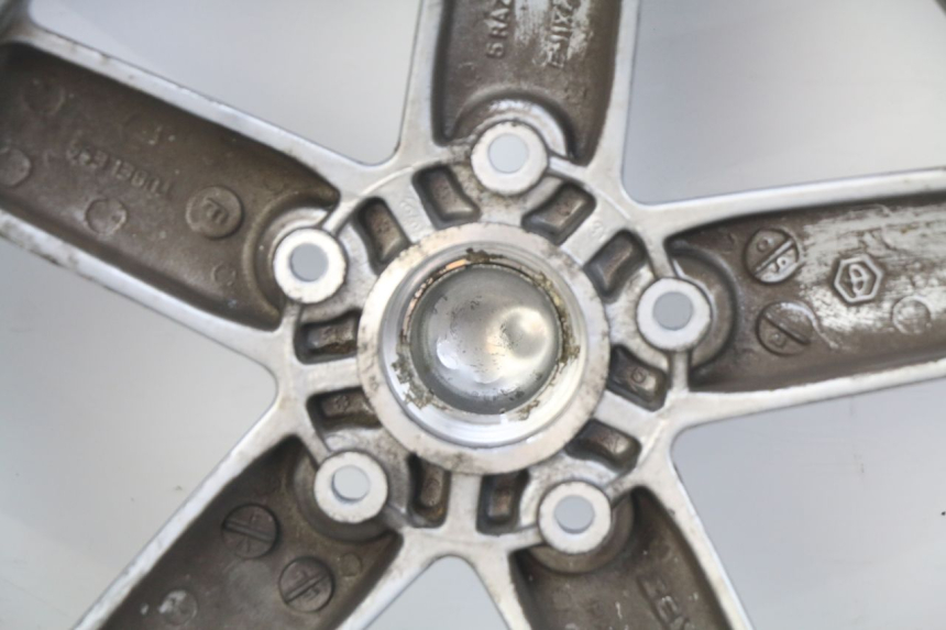 photo de VORDERRADFELGE PIAGGIO VESPA LXV 125 (2006 - 2009) - Details der Befestigungspunkte