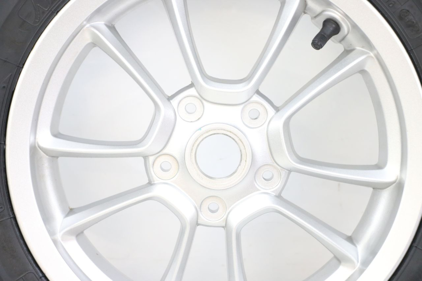 photo de VORDERRADFELGE PIAGGIO VESPA PRIMAVERA 4T 50 (2021 - 2024) - Hochauflösende Nahaufnahme