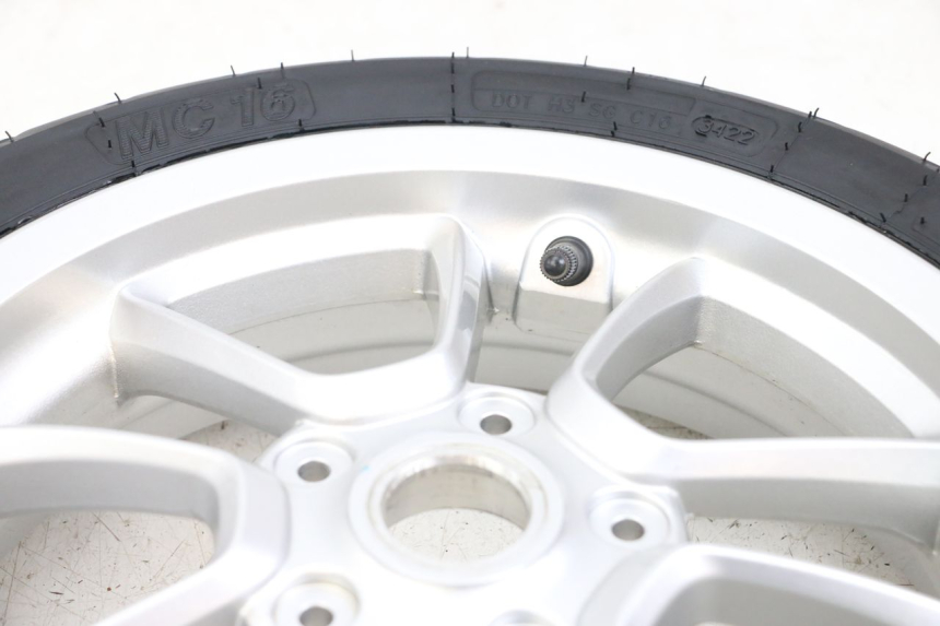 photo de VORDERRADFELGE PIAGGIO VESPA PRIMAVERA 4T 50 (2021 - 2024) - Details der Befestigungspunkte