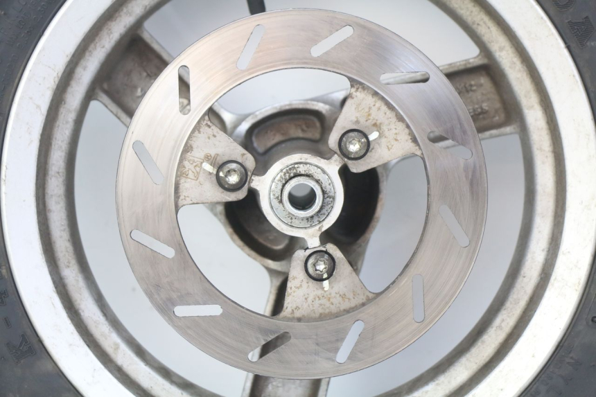 photo de VORDERRADFELGE PEUGEOT VIVACITY NEW 2T 50 (2008 - 2017) - Hochauflösende Nahaufnahme