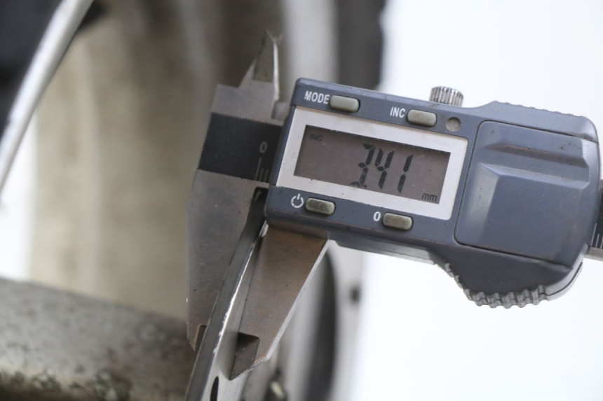 photo de VORDERRADFELGE PEUGEOT VIVACITY NEW 2T 50 (2008 - 2017) - Zoom auf Gebrauchszustand