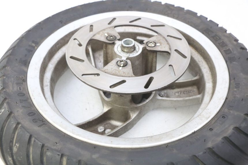 photo de VORDERRADFELGE PEUGEOT VIVACITY NEW 2T 50 (2008 - 2017) - Details der Befestigungspunkte