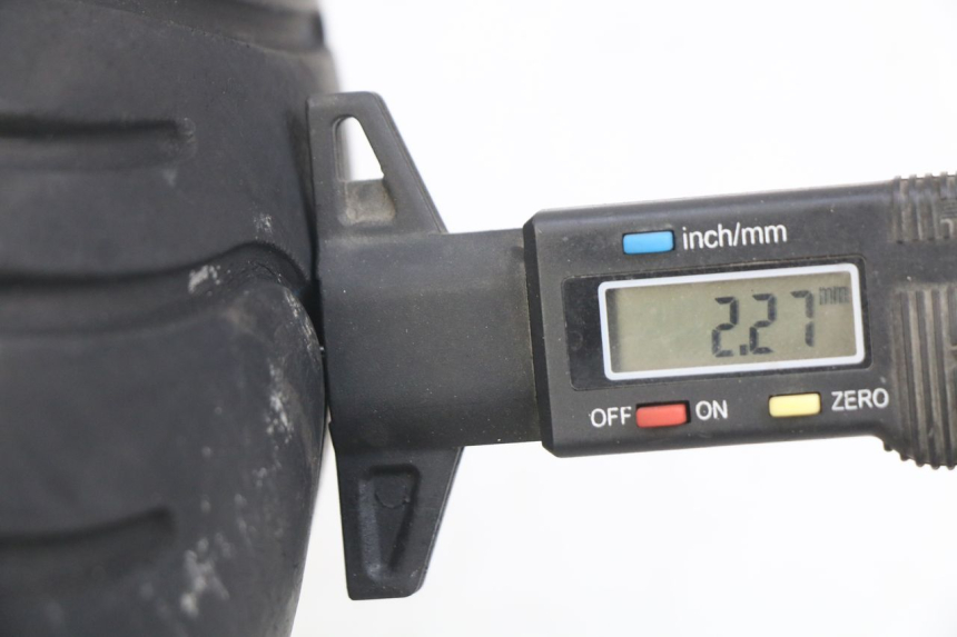 photo de VORDERRAD PEUGEOT VIVACITY NEW 4T 50 (2008 - 2017) - Zoom auf Gebrauchszustand