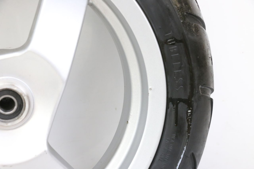 photo de VORDERRAD PEUGEOT VIVACITY NEW 4T 50 (2008 - 2017) - Zoom auf Gebrauchszustand