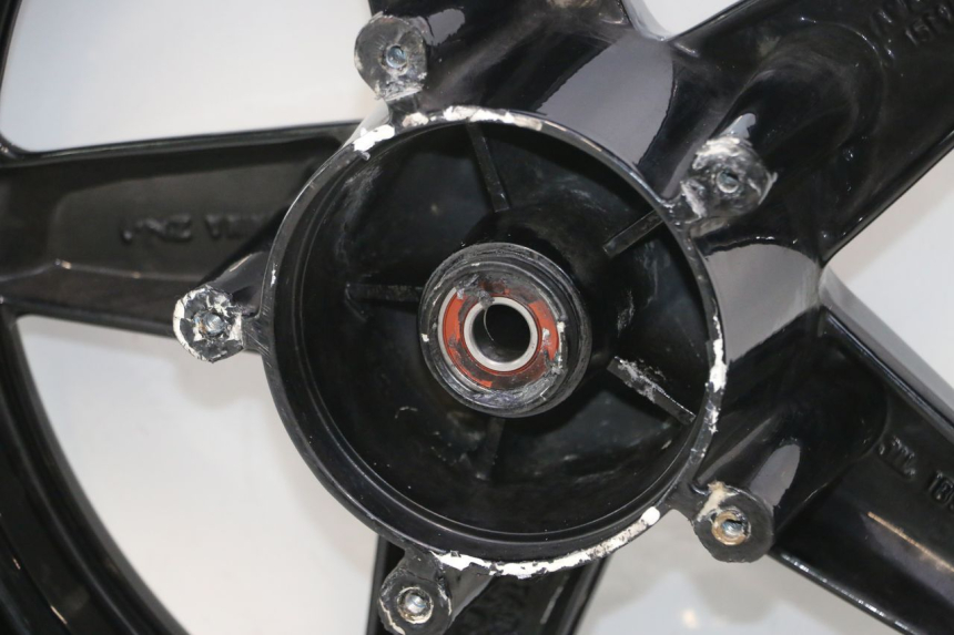 photo de VORDERRADFELGE YAMAHA XMAX X-MAX 125 (2006 - 2009) - Hochauflösende Nahaufnahme