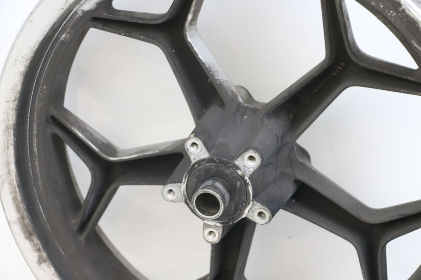 photo de VORDERRADFELGE PIAGGIO X10 125 (2012 - 2017) - Zoom auf Gebrauchszustand