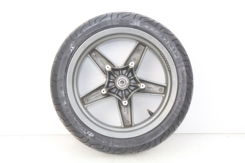 photo de VORDERRADFELGE PIAGGIO X7 125 (2007 - 2013) - Details der Befestigungspunkte