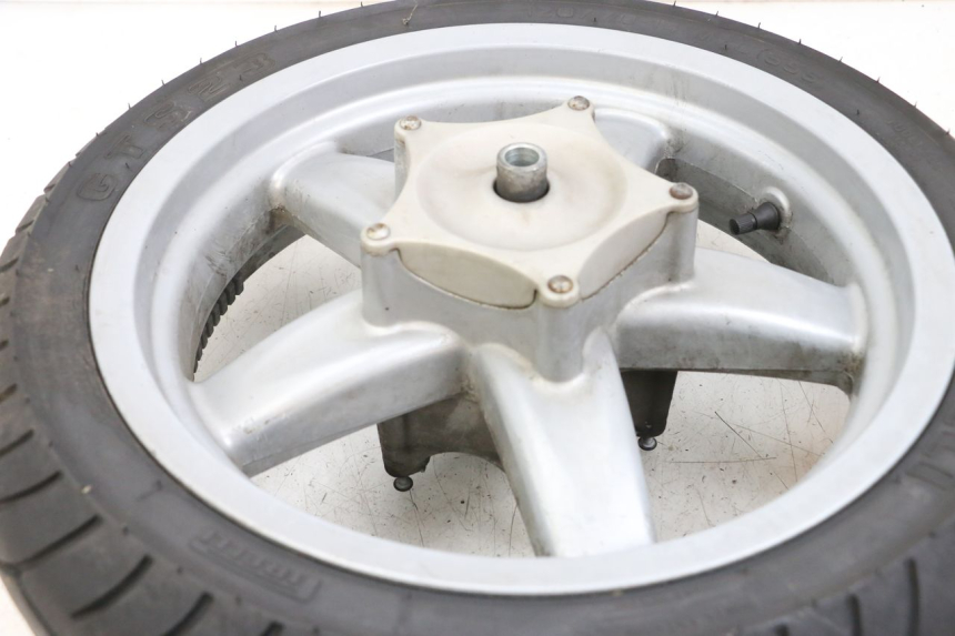 photo de VORDERRADFELGE PIAGGIO X8 125 (2004 - 2007) - Details der Befestigungspunkte