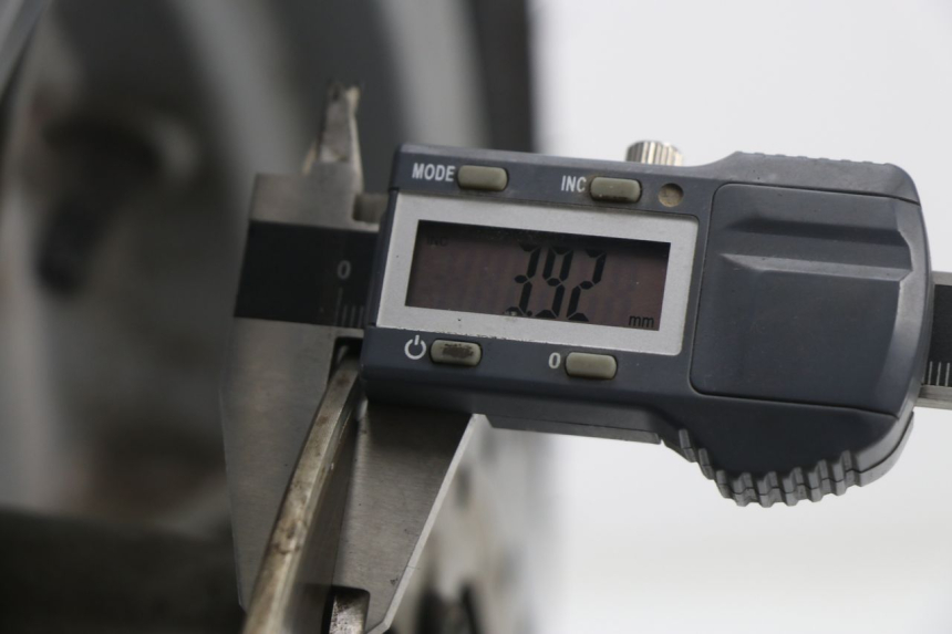 photo de VORDERRADFELGE PIAGGIO X9 EVOLUTION 250 (2003 - 2007) - Technische Nahaufnahme