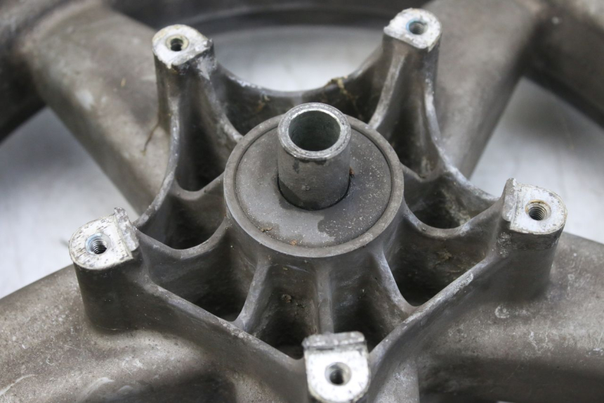 photo de VORDERRADFELGE PIAGGIO X9 EVOLUTION 250 (2003 - 2007) - Zoom auf Gebrauchszustand