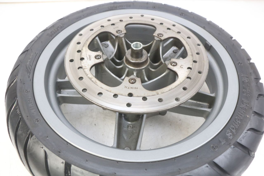 photo de VORDERRADFELGE PIAGGIO XEVO - X EVO 125 (2007 - 2017) - Details der Befestigungspunkte