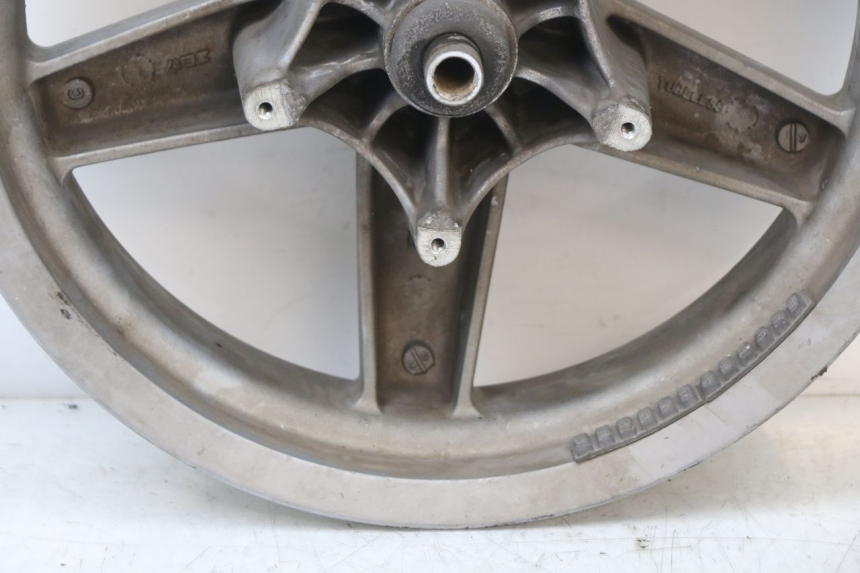 photo de VORDERRADFELGE PIAGGIO XEVO - X EVO 125 (2007 - 2017) - Details der Befestigungspunkte