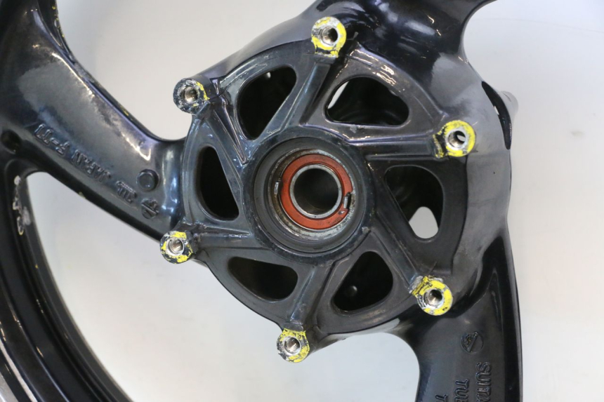 photo de VORDERRADFELGE YAMAHA XJR 1300 (1998 - 2002) - Fokus auf die Struktur