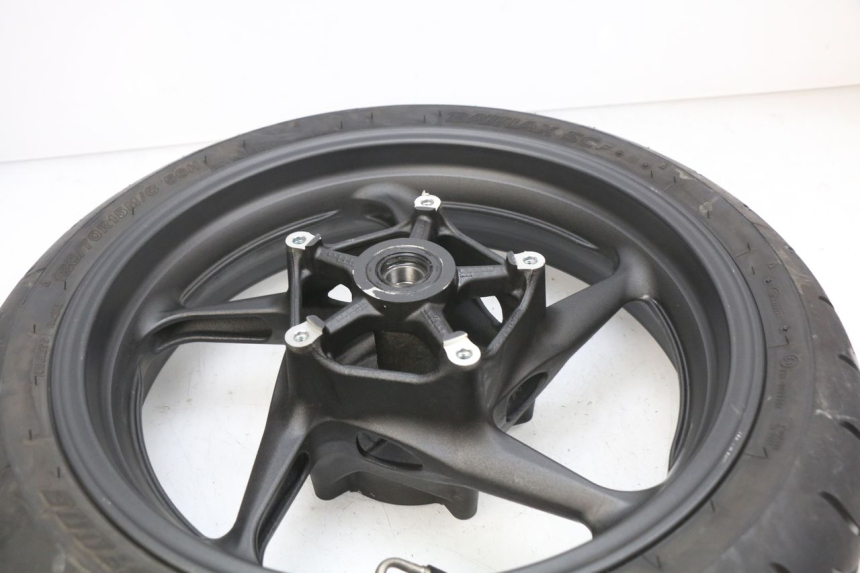 photo de VORDERRADFELGE YAMAHA XP T-MAX TMAX ABS 530 (2012 - 2015) - Details der Befestigungspunkte