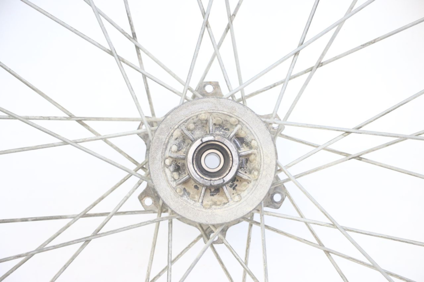 photo de VORDERRADFELGE PEUGEOT XP6 50 (1997 - 2003) - Fokus auf die Struktur