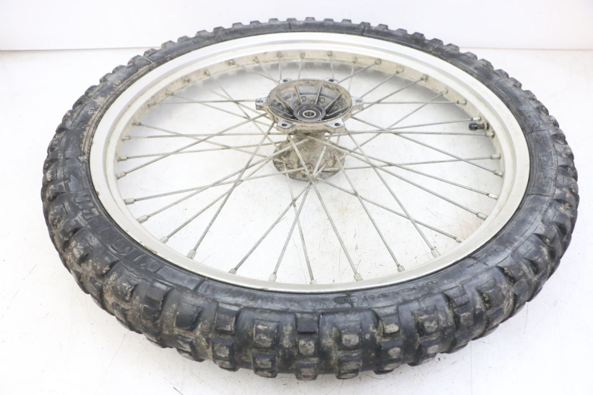 photo de VORDERRADFELGE PEUGEOT XP6 50 (1997 - 2003) - Details der Befestigungspunkte