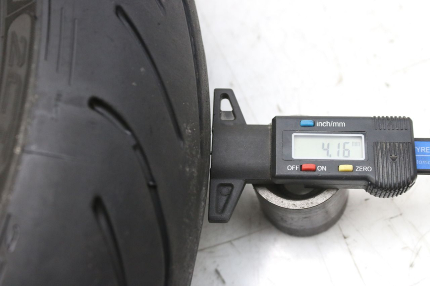 photo de VORDERRADFELGE YAMAHA YZF R1 1000 (2007 - 2008) - Hochauflösende Nahaufnahme