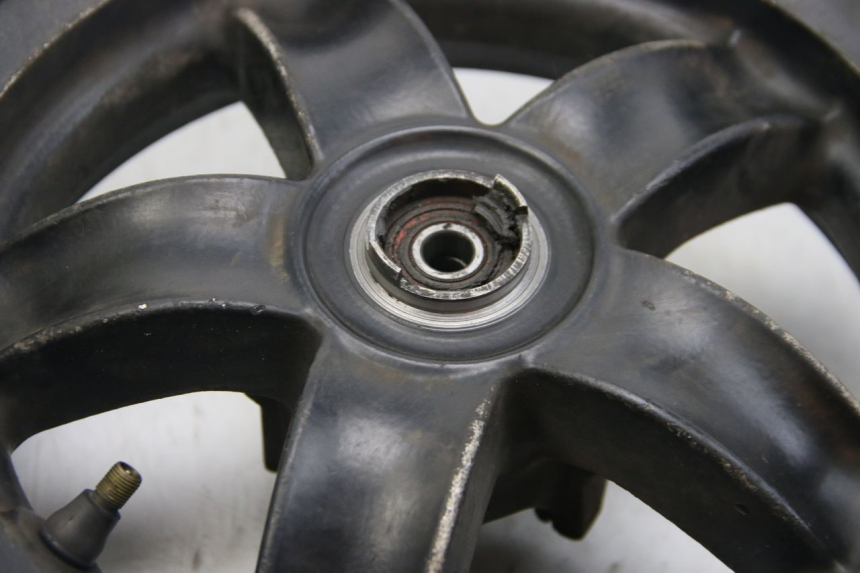 photo de VORDERRADFELGE PIAGGIO ZIP 2T 50 (2009 - 2019) - Hochauflösende Nahaufnahme