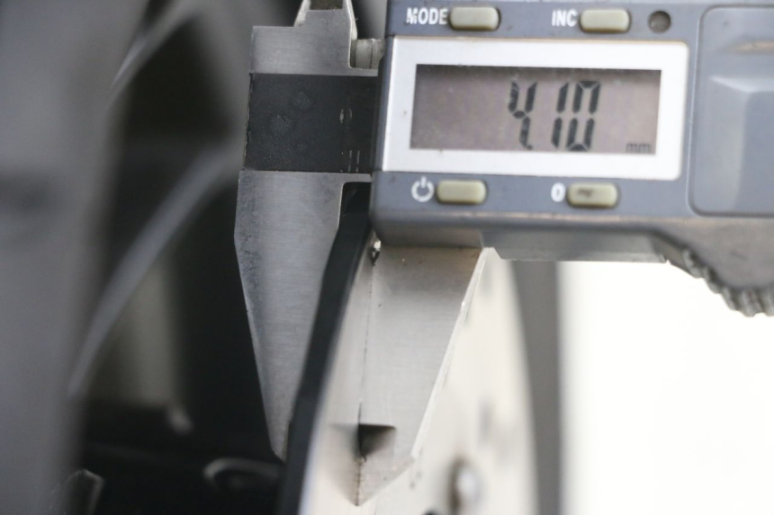 photo de VORDERRADFELGE PIAGGIO ZIP 2T 50 (2009 - 2019) - Zoom auf Gebrauchszustand