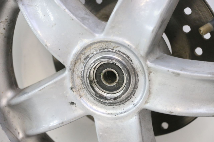 photo de VORDERRADFELGE PIAGGIO ZIP 4T 50 (2006 - 2017) - Details der Befestigungspunkte