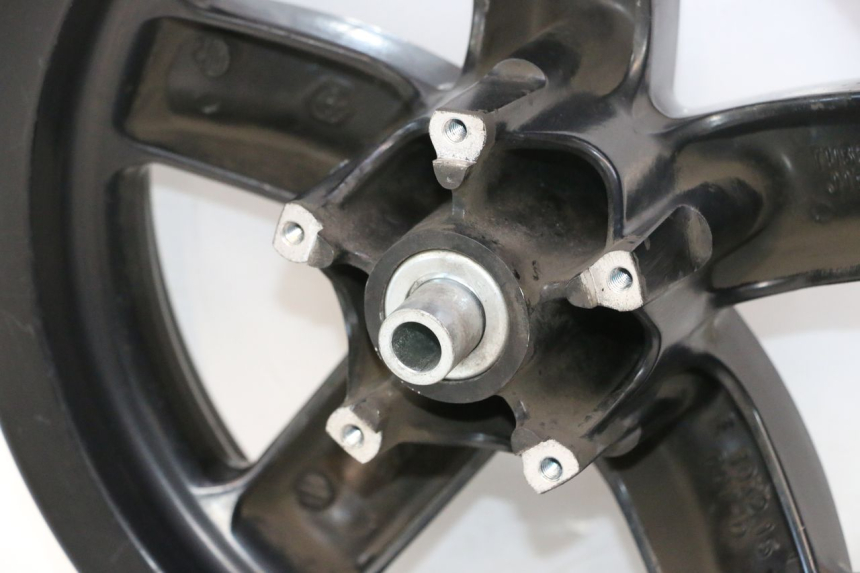 photo de VORDERRADFELGE PIAGGIO ZIP IGET 4T 50 (2021 - 2023) - Technische Nahaufnahme