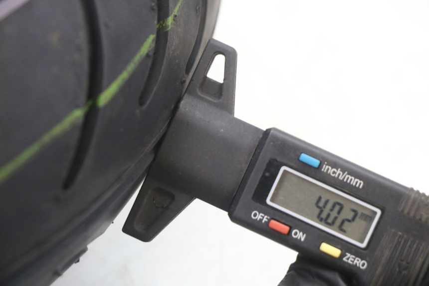 photo de VORDERRADFELGE UND REIFEN KYMCO AGILITY 4T 50 (2005 - 2018) - Hochauflösende Nahaufnahme