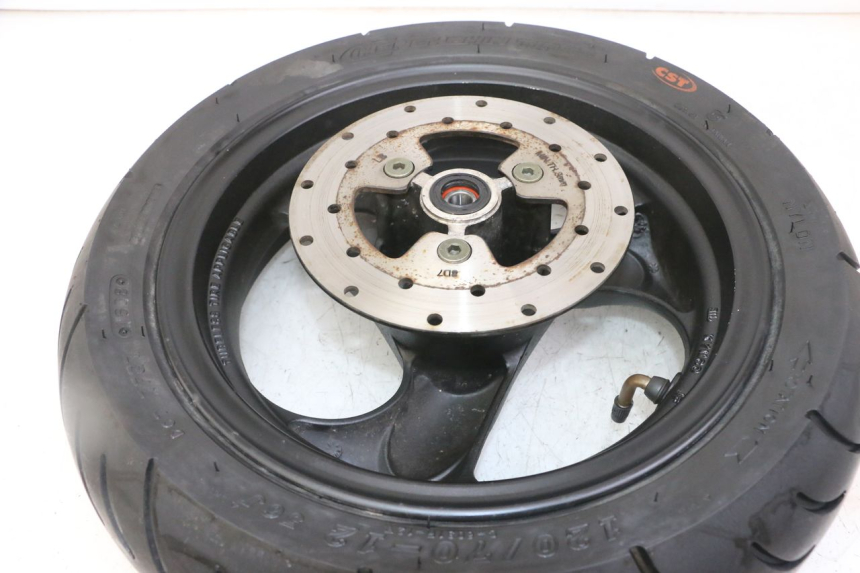 photo de VORDERRADFELGE UND REIFEN KYMCO AGILITY 4T 50 (2005 - 2018) - Details der Befestigungspunkte