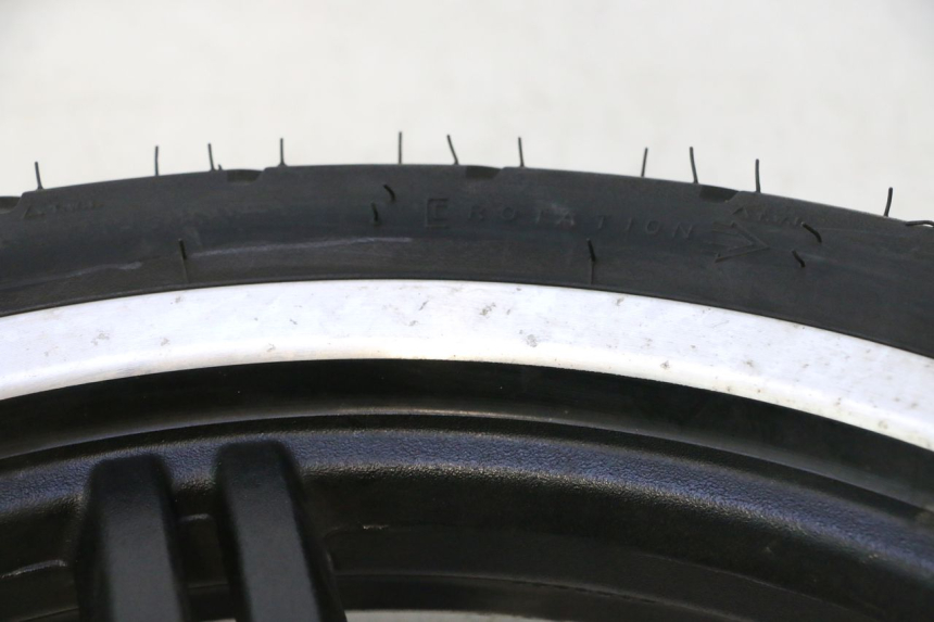 photo de VORDERRADFELGE UND REIFEN KYMCO AGILITY CITY 16P 125 (2015 - 2024) - Fokus auf die Struktur