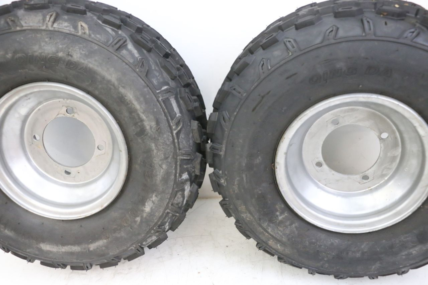 photo de VORDERRADFELGE UND REIFEN ANGELL ENFANT 1 - Details der Befestigungspunkte