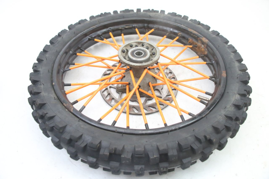 photo de VORDERRADFELGE UND REIFEN APOLLO RFZ 125 - Kennzeichnungen und Originalreferenzen