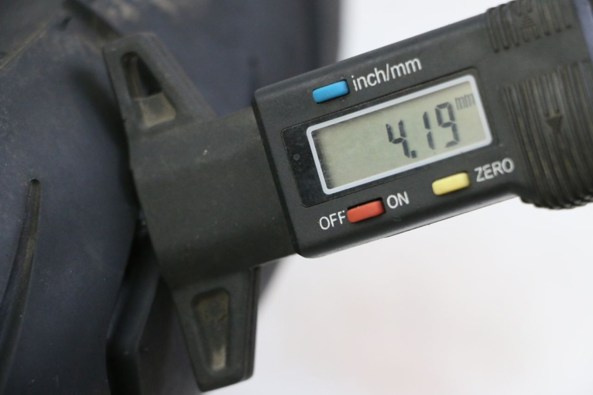 photo de VORDERRADFELGE UND REIFEN APRILIA RS 50 (1999 - 2005) - Zoom auf Gebrauchszustand