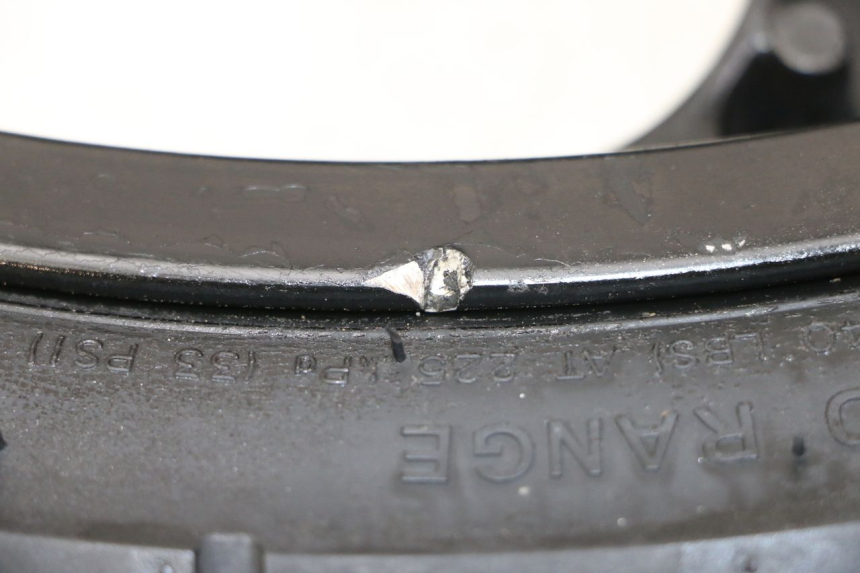 photo de VORDERRADFELGE UND REIFEN APRILIA RS 50 (1999 - 2005) - Details der Befestigungspunkte