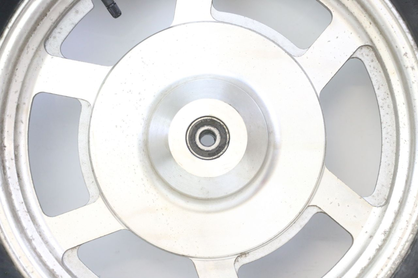 photo de VORDERRADFELGE UND REIFEN HYOSUNG GV AQUILA 125 (2000 - 2009) - Detaillierte Sichtprüfung