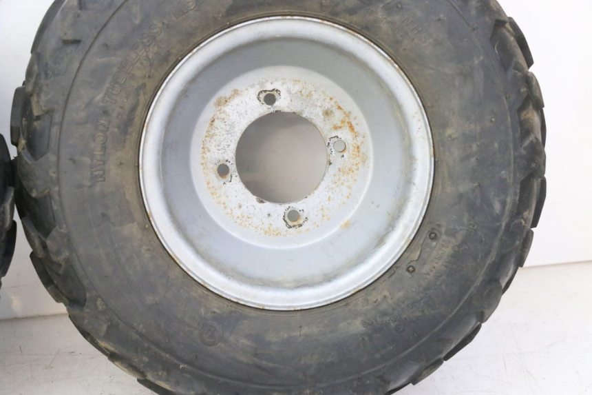 photo de VORDERRADFELGE UND REIFEN KEROX BAZOOKA 110 - Details der Befestigungspunkte