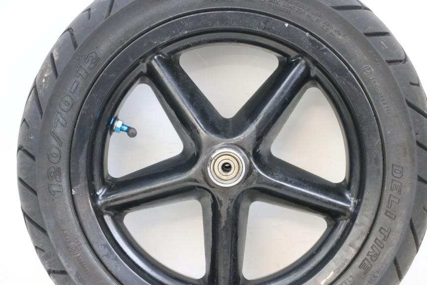 photo de VORDERRADFELGE UND REIFEN MBK BOOSTER SPIRIT 50 (2004 - 2017) - Hochauflösende Nahaufnahme