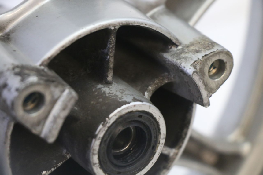 photo de VORDERRADFELGE UND REIFEN SUZUKI BURGMAN 125 (2007 - 2014) - Charakteristische Merkmale