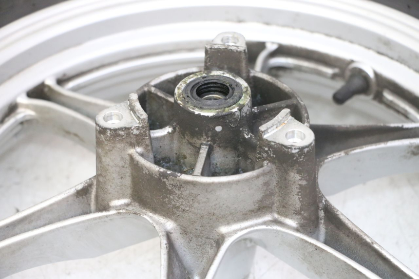 photo de VORDERRADFELGE UND REIFEN SUZUKI BURGMAN 125 (2007 - 2014) - Oberflächenzustand und Material